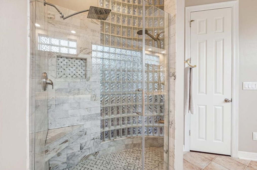 13 Lk Mist Dr, Sugar Land TX 77479-5860 exterior