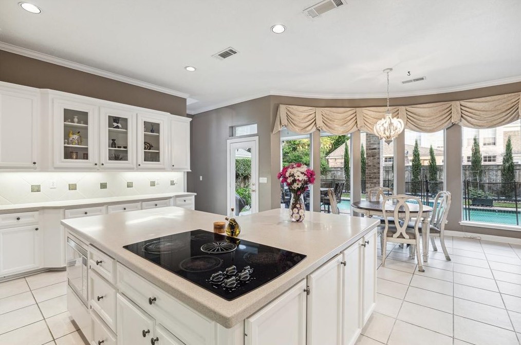 13 Lk Mist Dr, Sugar Land TX 77479-5860 exterior