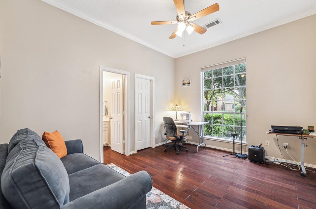 13 Lk Mist Dr, Sugar Land TX 77479-5860 exterior