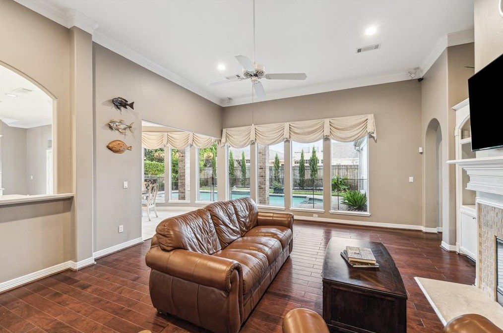 13 Lk Mist Dr, Sugar Land TX 77479-5860 exterior