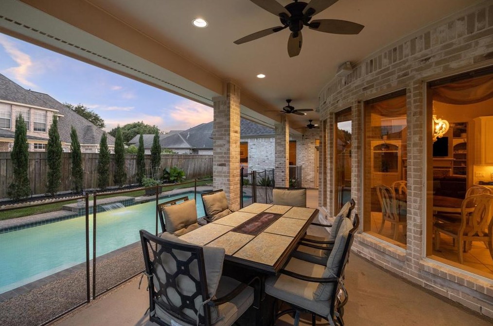 13 Lk Mist Dr, Sugar Land TX 77479-5860 exterior