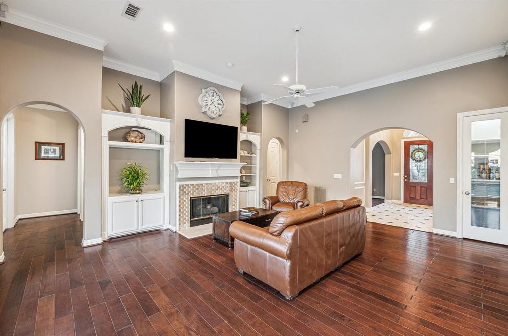 13 Lk Mist Dr, Sugar Land TX 77479-5860 exterior