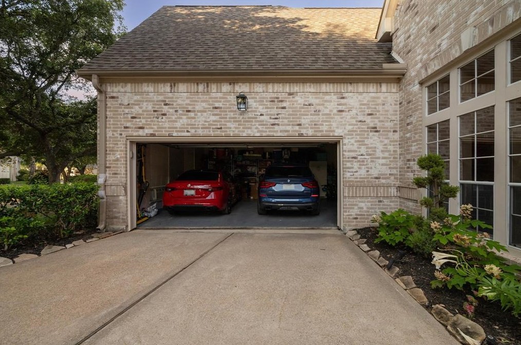 13 Lk Mist Dr, Sugar Land TX 77479-5860 exterior