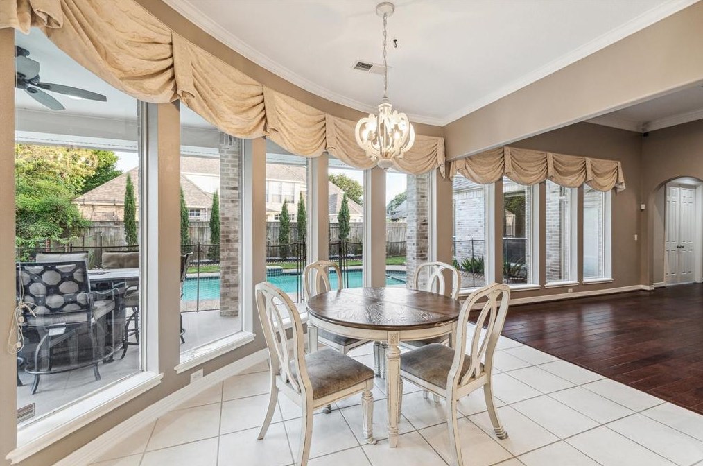 13 Lk Mist Dr, Sugar Land TX 77479-5860 exterior