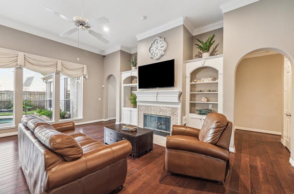 13 Lk Mist Dr, Sugar Land TX 77479-5860 exterior