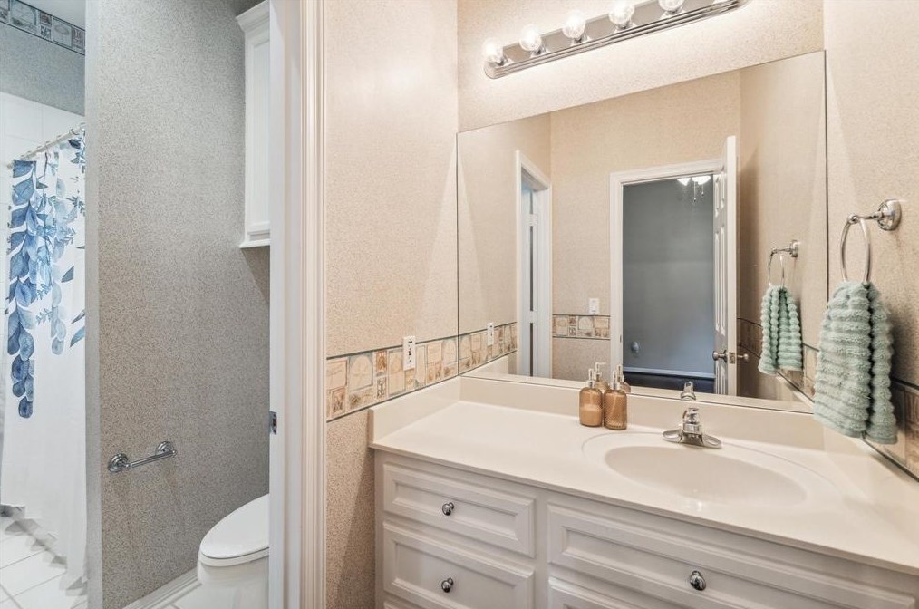 13 Lk Mist Dr, Sugar Land TX 77479-5860 exterior