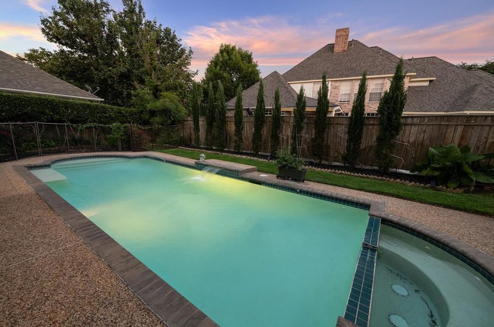 13 Lk Mist Dr, Sugar Land TX 77479-5860 exterior