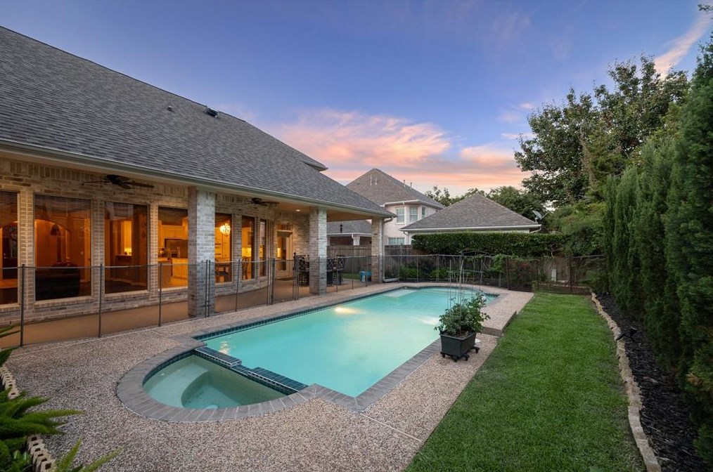 13 Lk Mist Dr, Sugar Land TX 77479-5860 exterior