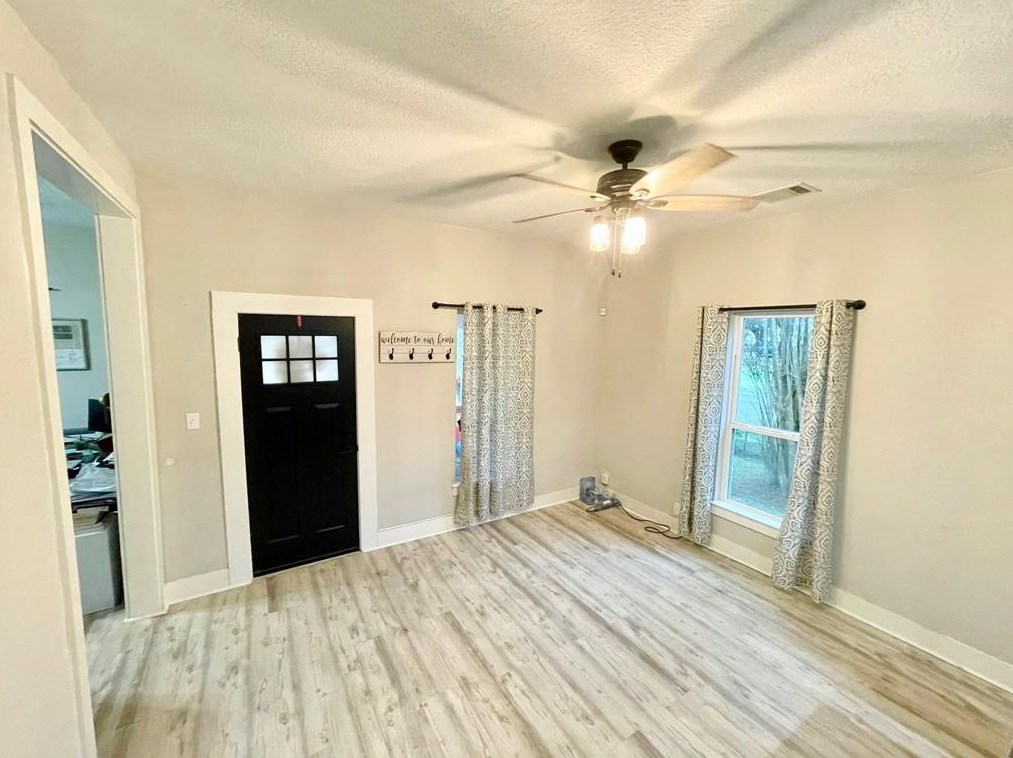 820 W Cleveland St, Alvin, TX 77511