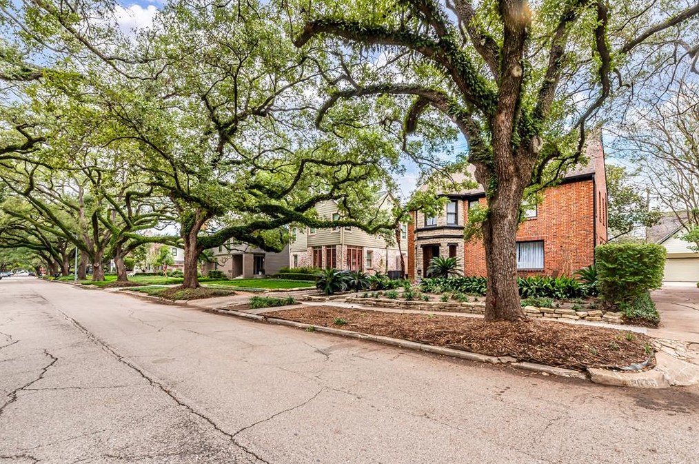 1436 Vassar St, Houston TX  77006-6030 exterior