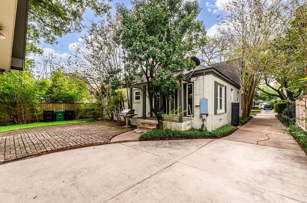 1436 Vassar St, Houston TX  77006-6030 exterior