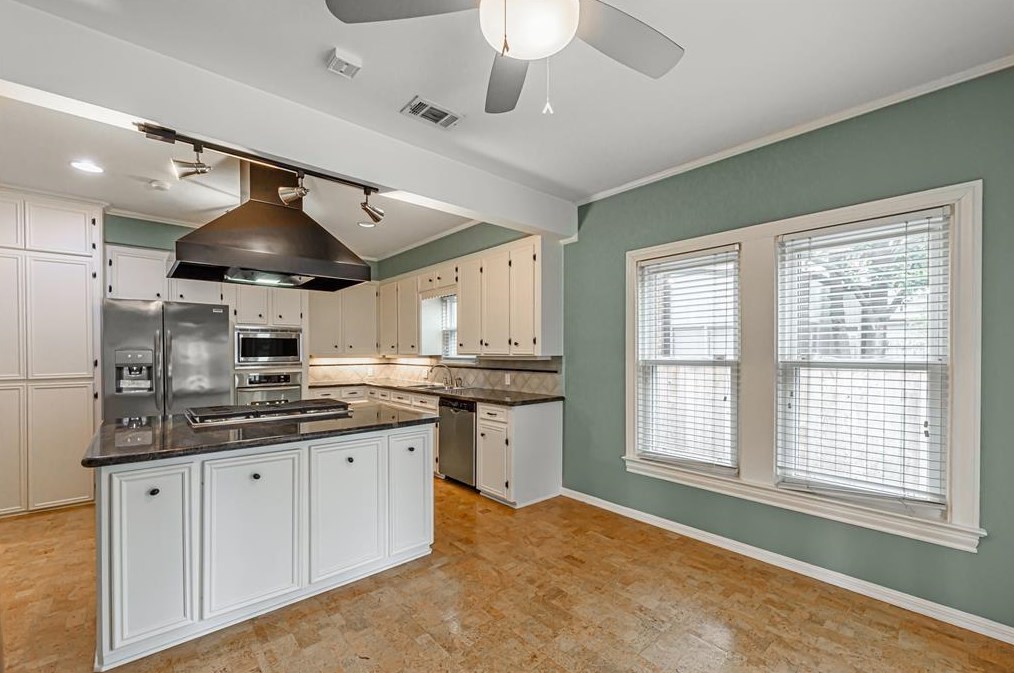 1436 Vassar St, Houston TX  77006-6030 exterior