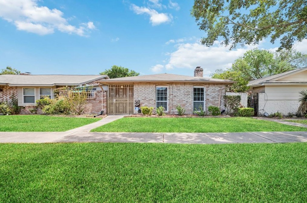 13023 High Star Dr, Houston, TX 77072-1062