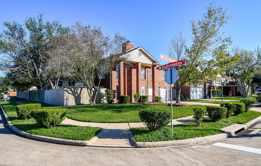 12311 Grove Meadow Dr, Stafford, TX 77477