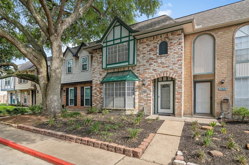 11002 Hammerly Blvd, Houston TX  77043-1900 exterior