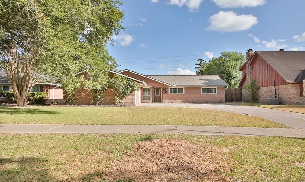 5207 Trail Lake Dr, Houston, TX 77045-4036