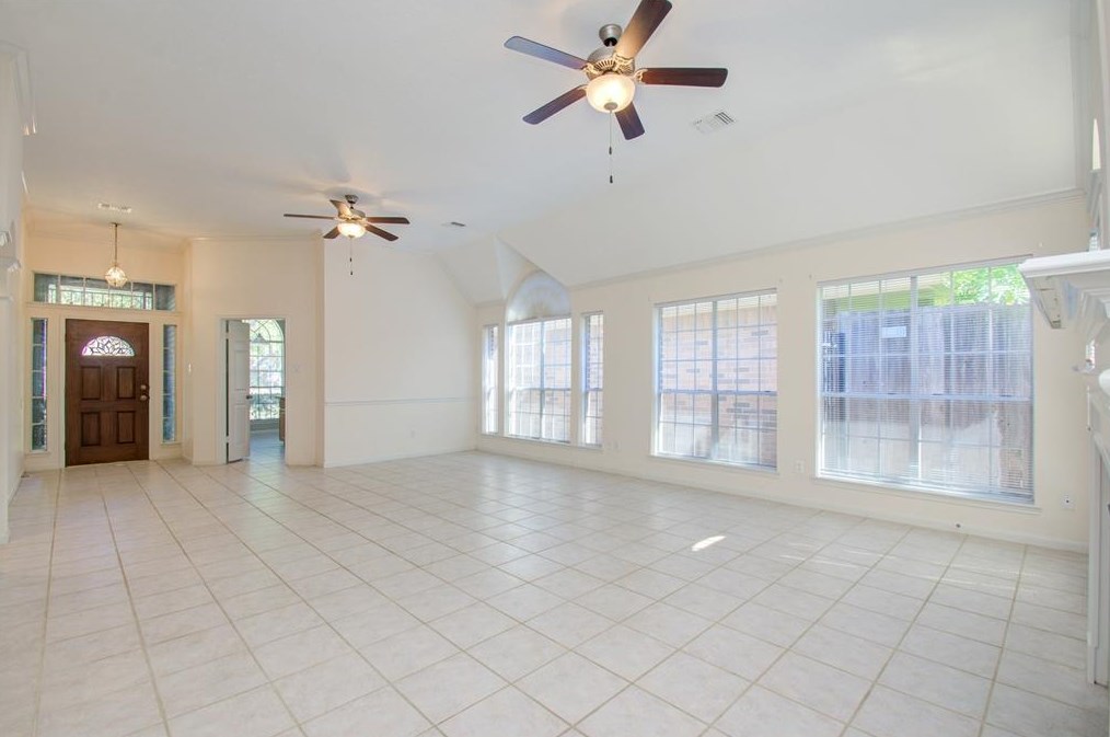8823 Lawncliff Ln, Houston, TX 77040