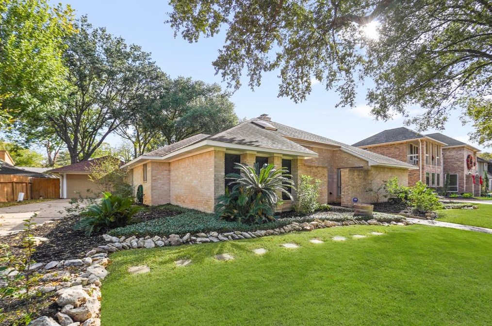1910 Pitts Rd, Richmond, TX 77406