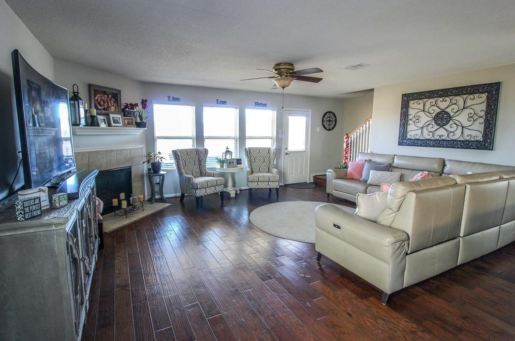 8114 Rosemary Dr, Baytown TX  77521-1490 exterior