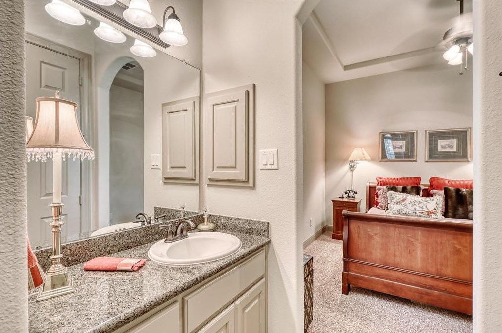 32419 Waterford Crst Ln, Fulshear TX 77441-3002 exterior