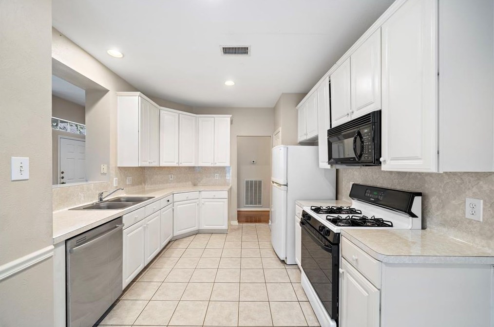83 Spiral Vine Cir, Spring TX  77381-3745 exterior