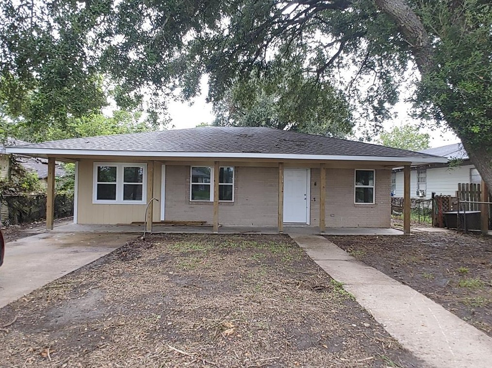 413 3rd St, Van Vleck, TX 77482