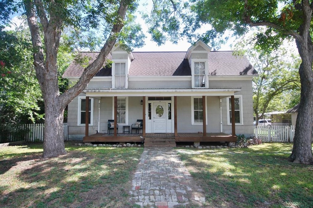 305 S Pecan, Novohrad, TX 77975
