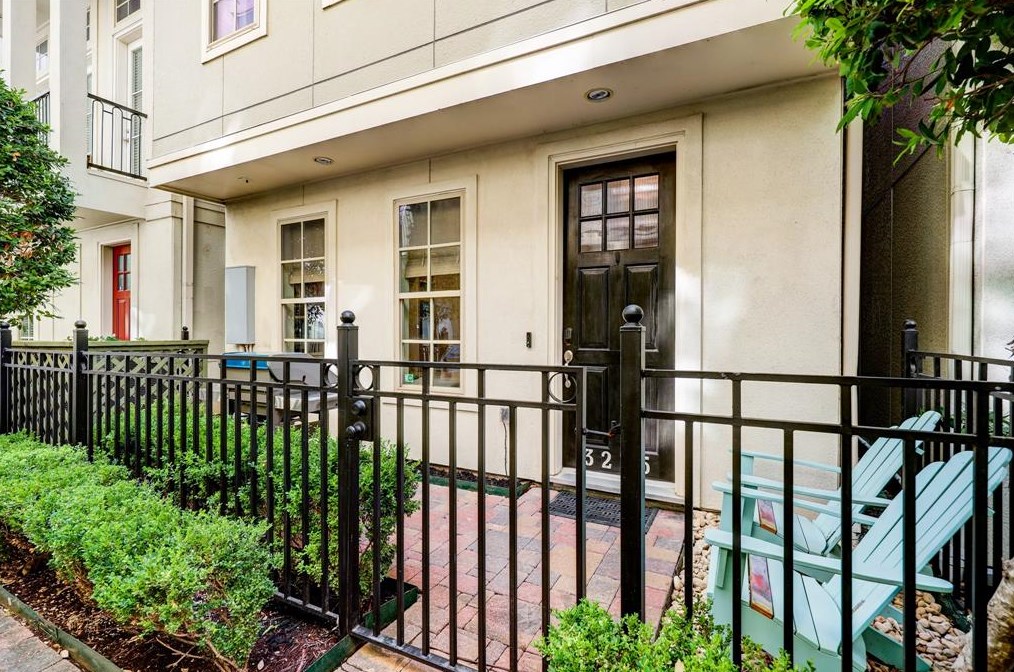 3275 Maxroy St, Houston, TX 77008-6222