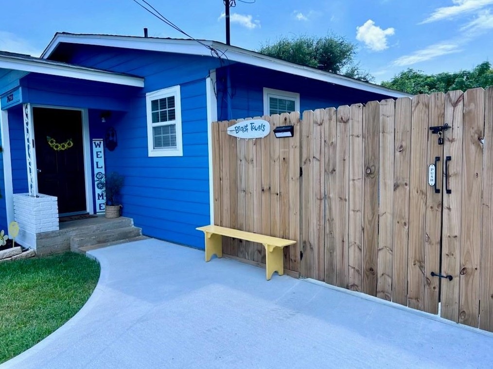 2623 57th St, Galveston, TX 77551