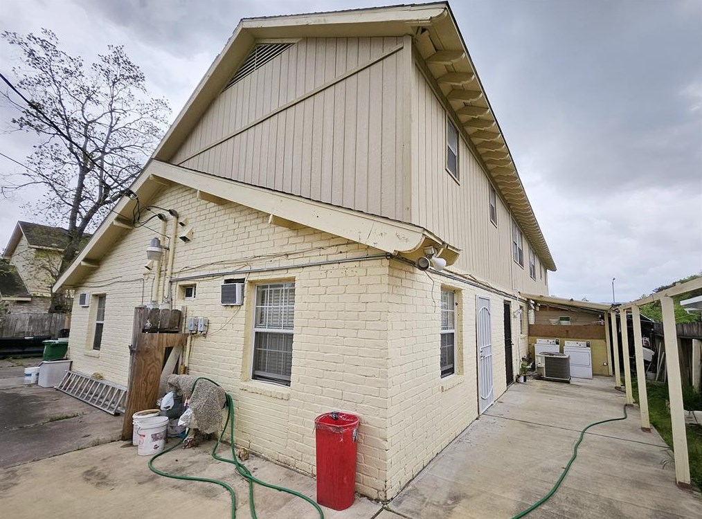 9036 Triola Ln, Houston TX  77036-6148 exterior