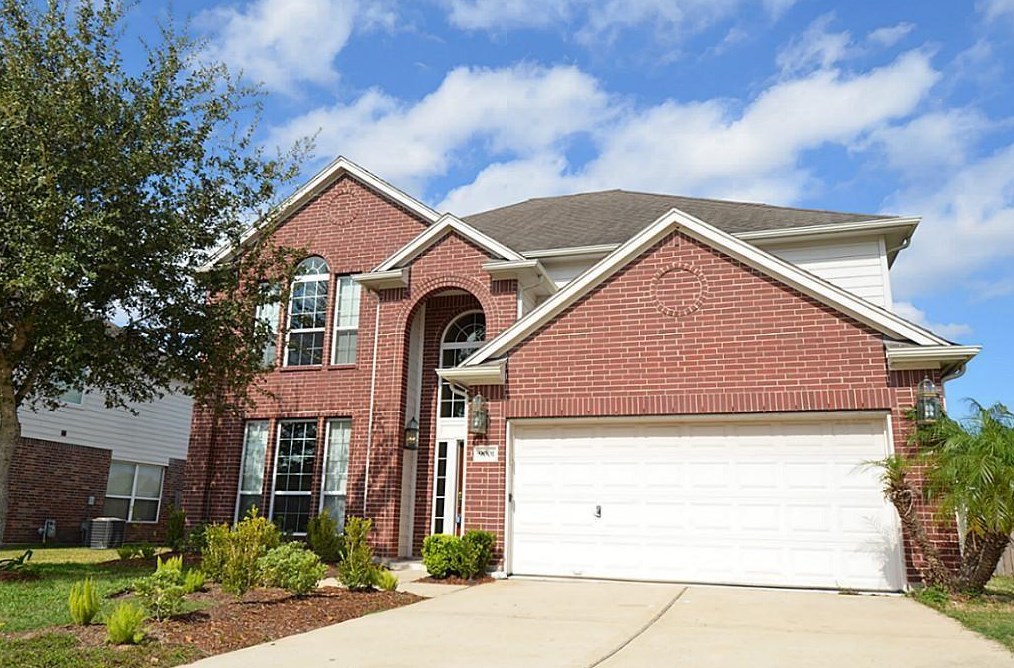 9001 Sundown Dr, Pearland, TX 77584
