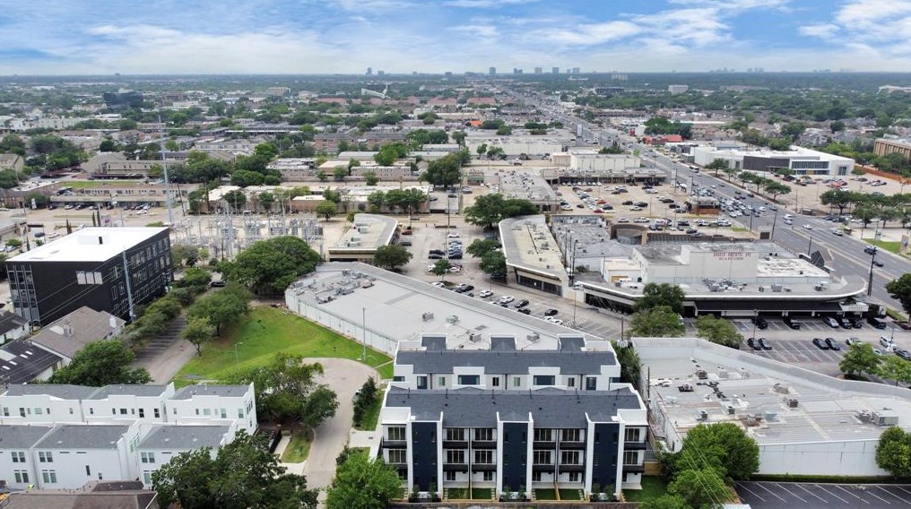 5922 Val Verde St, Houston TX  77057-5615 exterior