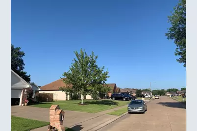 8 Texian Trail N, Angleton, TX 77515 - Photo 4