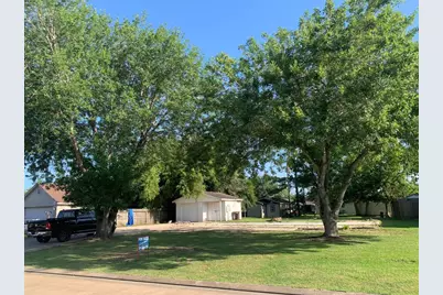 8 Texian Trail N, Angleton, TX 77515 - Photo 1