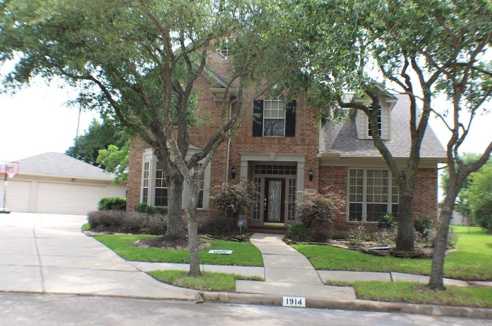 1914 Rosebay Ct, Sugar Land, TX 77479