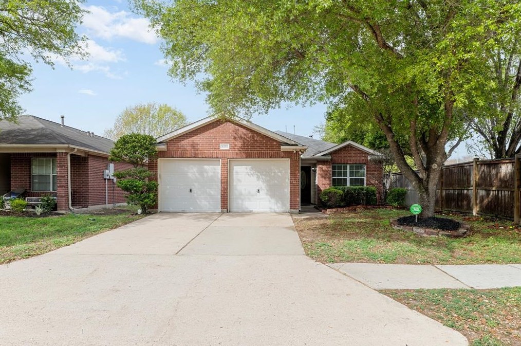 4851 Monarch Glen Ln, Katy, TX 77449-7532
