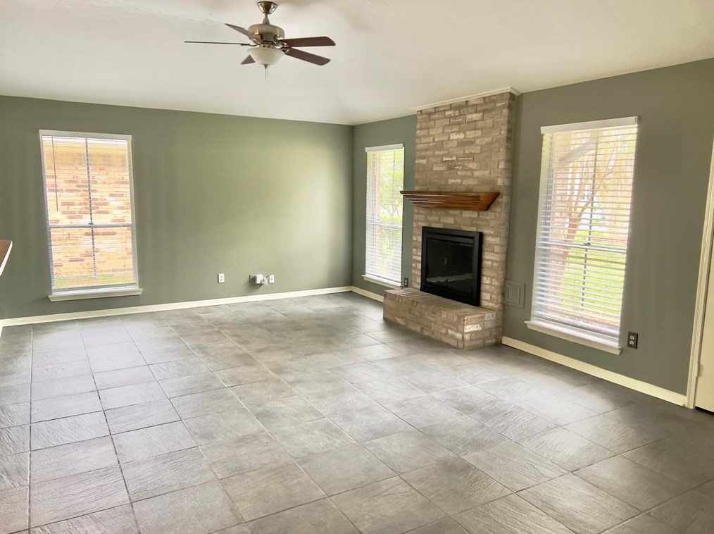 439 Woodrail Dr, Houston, TX 77598