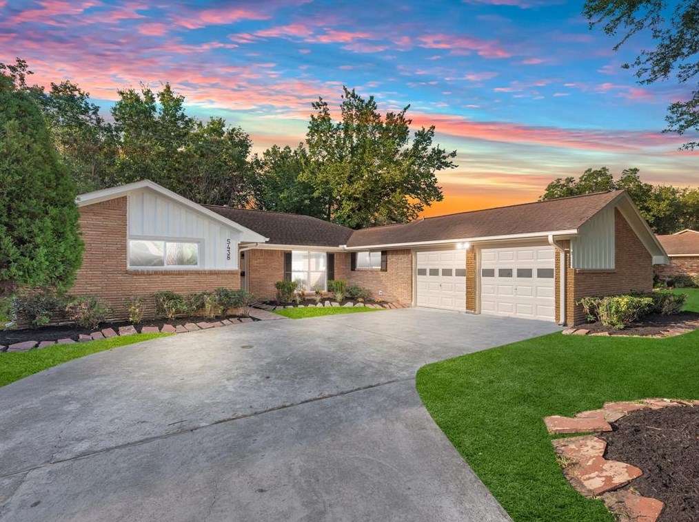 5438 Apple Creek Rd, Houston, TX 77017-7108