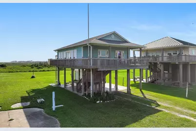 839 S Monkhouse Drive, Crystal Beach, TX 77650 - Photo 14