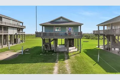 839 S Monkhouse Drive, Crystal Beach, TX 77650 - Photo 2