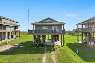 839 S Monkhouse Dr, Crystal Beach, TX 77650 - Photo 2