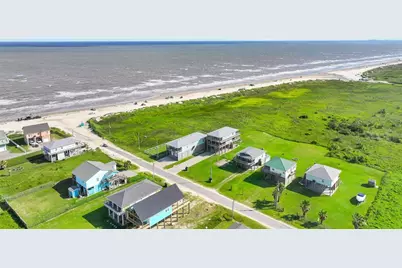 839 S Monkhouse Drive, Crystal Beach, TX 77650 - Photo 10