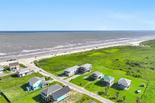 839 S Monkhouse Dr, Crystal Beach, TX 77650 - Photo 10