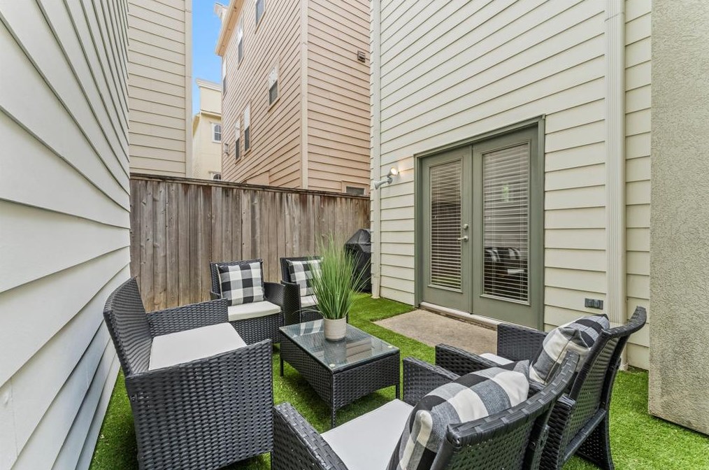 5423 Kansas St, Houston, TX 77007-1101