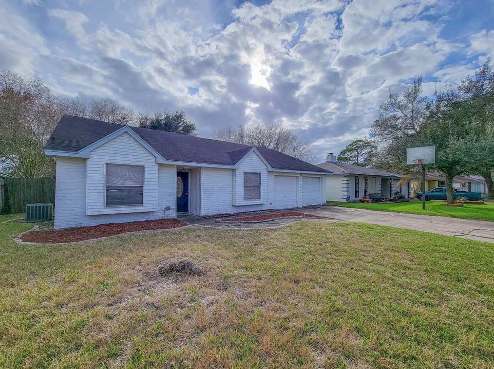 11423 Ensbrook Dr, Houston, TX 77099