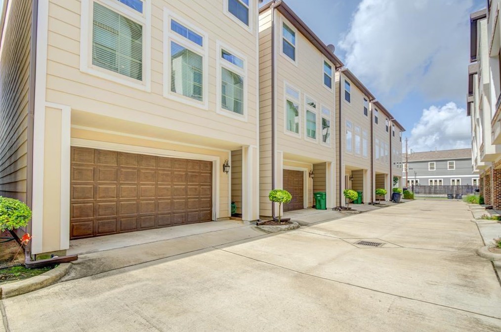 351 W 26th St, Houston, TX 77008