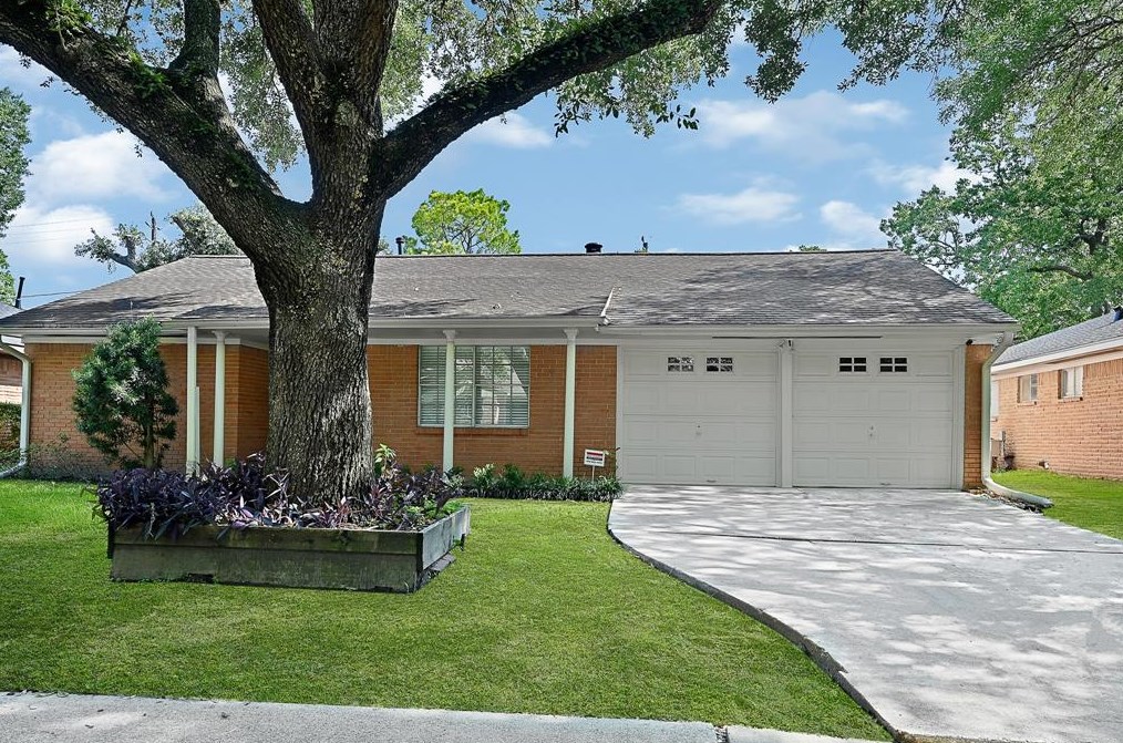 7603 Tanager St, Houston, TX 77074-4227