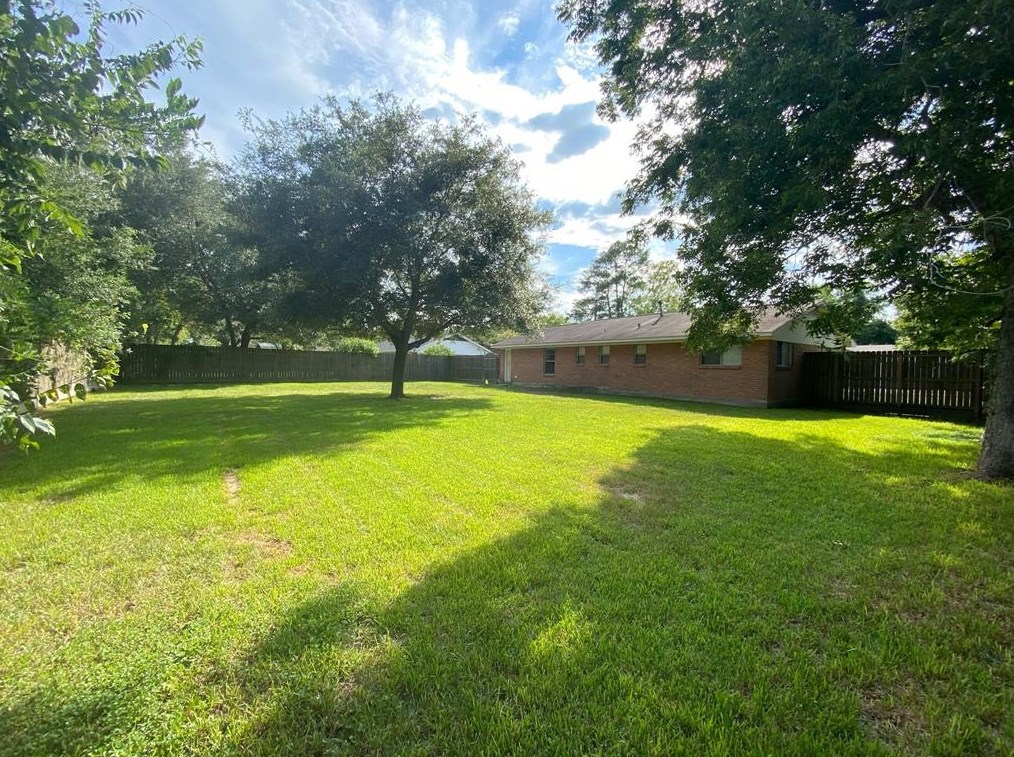 724 Gubert Ln, Alvin, TX 77511