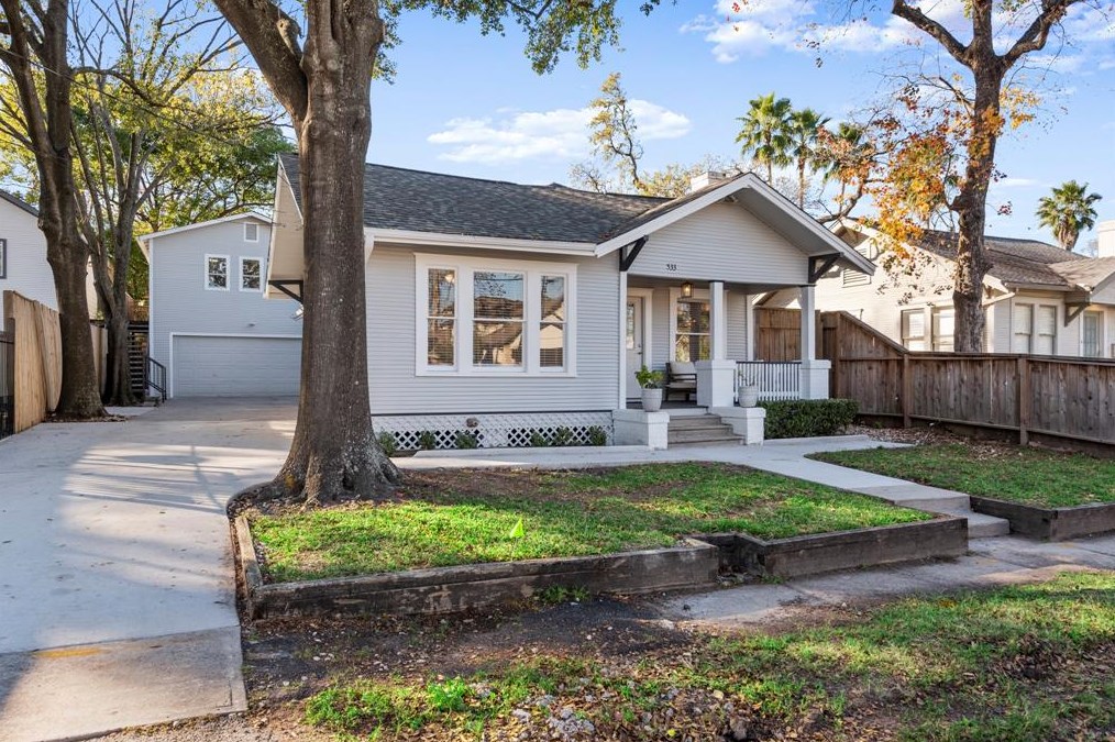 533 Granberry St, Houston, TX 77007-2706