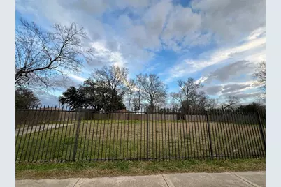 302 N Highway 146, Baytown, TX 77520 - Photo 4